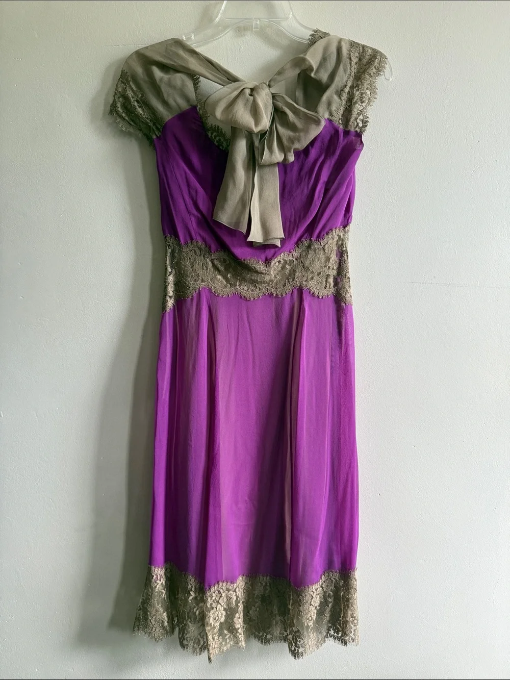 Alberta Ferretti Fuchsia silk with Neutral Lace Trim - Picture 4 of 9